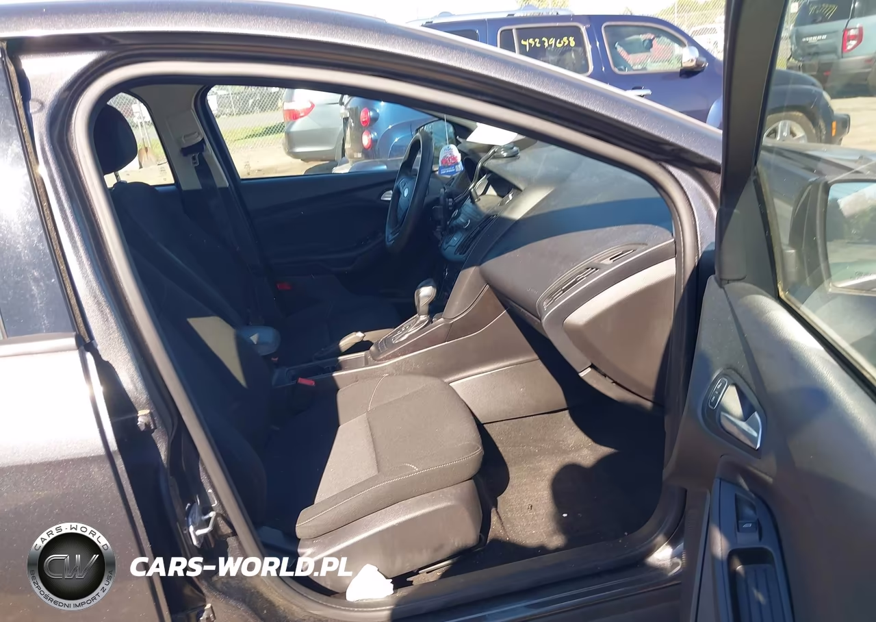 2018 Ford Focus Se VIN:1FADP3F22JL201928 - 5