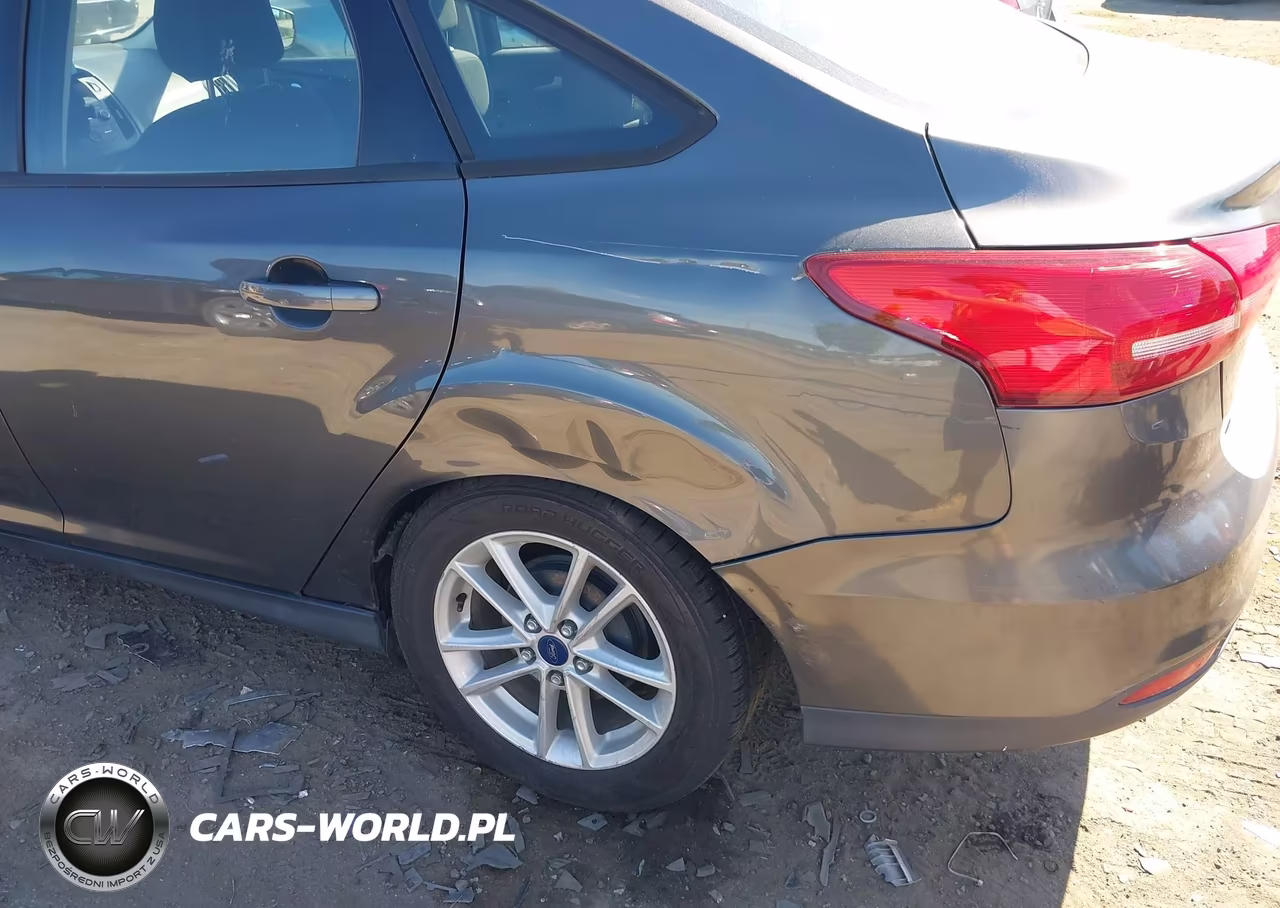 2018 Ford Focus Se VIN:1FADP3F22JL201928 - 6
