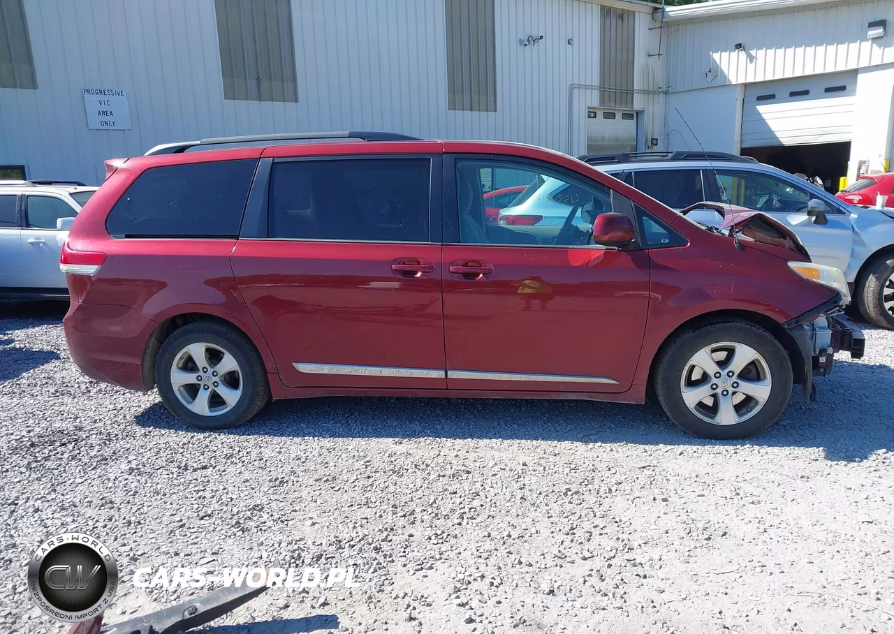 2014 Toyota Sienna Le V6 8 Passenger VIN:5TDKK3DC5ES480744 - 13