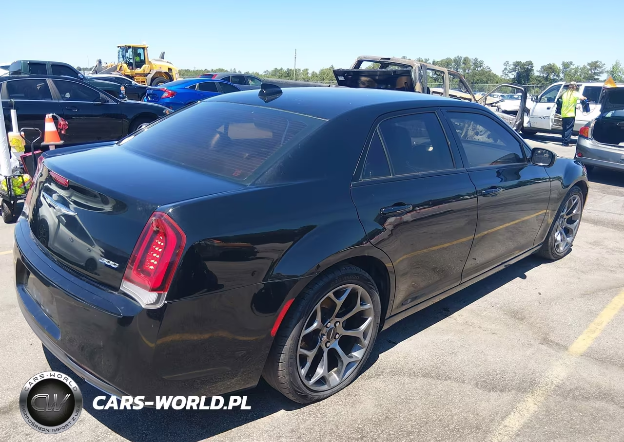 2017 Chrysler 300 Limited VIN:2C3CCAAG8HH647425 - 4