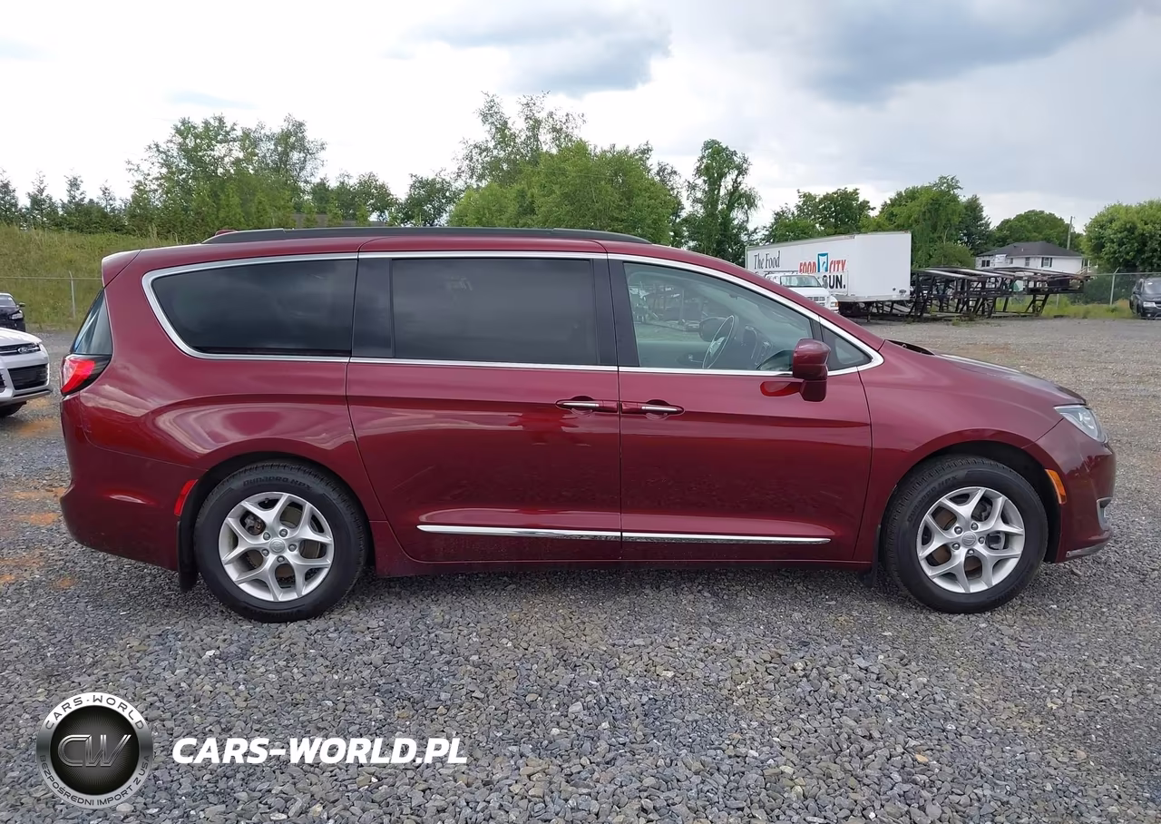 2017 Chrysler Pacifica Touring-L VIN:2C4RC1BG2HR541857 - 13