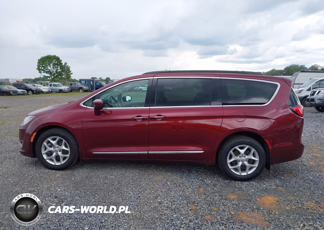2017 Chrysler Pacifica Touring-L VIN:2C4RC1BG2HR541857 - 14