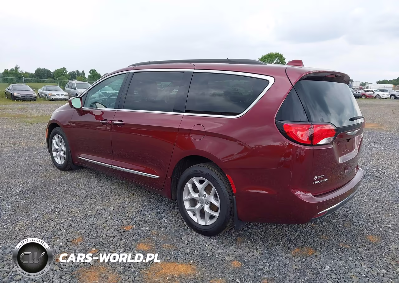 2017 Chrysler Pacifica Touring-L VIN:2C4RC1BG2HR541857 - 3