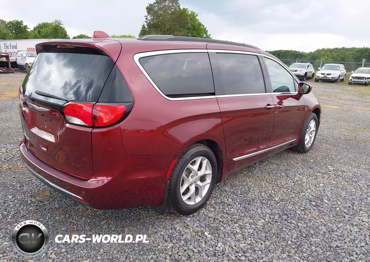 2017 Chrysler Pacifica Touring-L VIN:2C4RC1BG2HR541857 - 4
