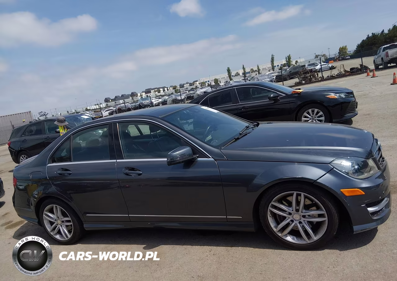 2013 Mercedes-Benz C 300 Sport 4Matic VIN:WDDGF8AB2DR283701 - 13