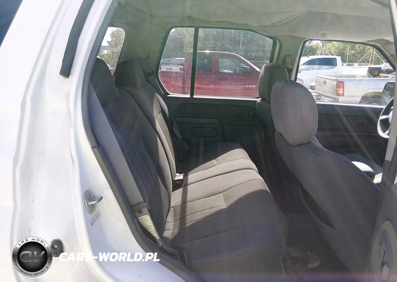 2002 Nissan Xterra Xe-Se VIN:5N1ED28T82C605918 - 8