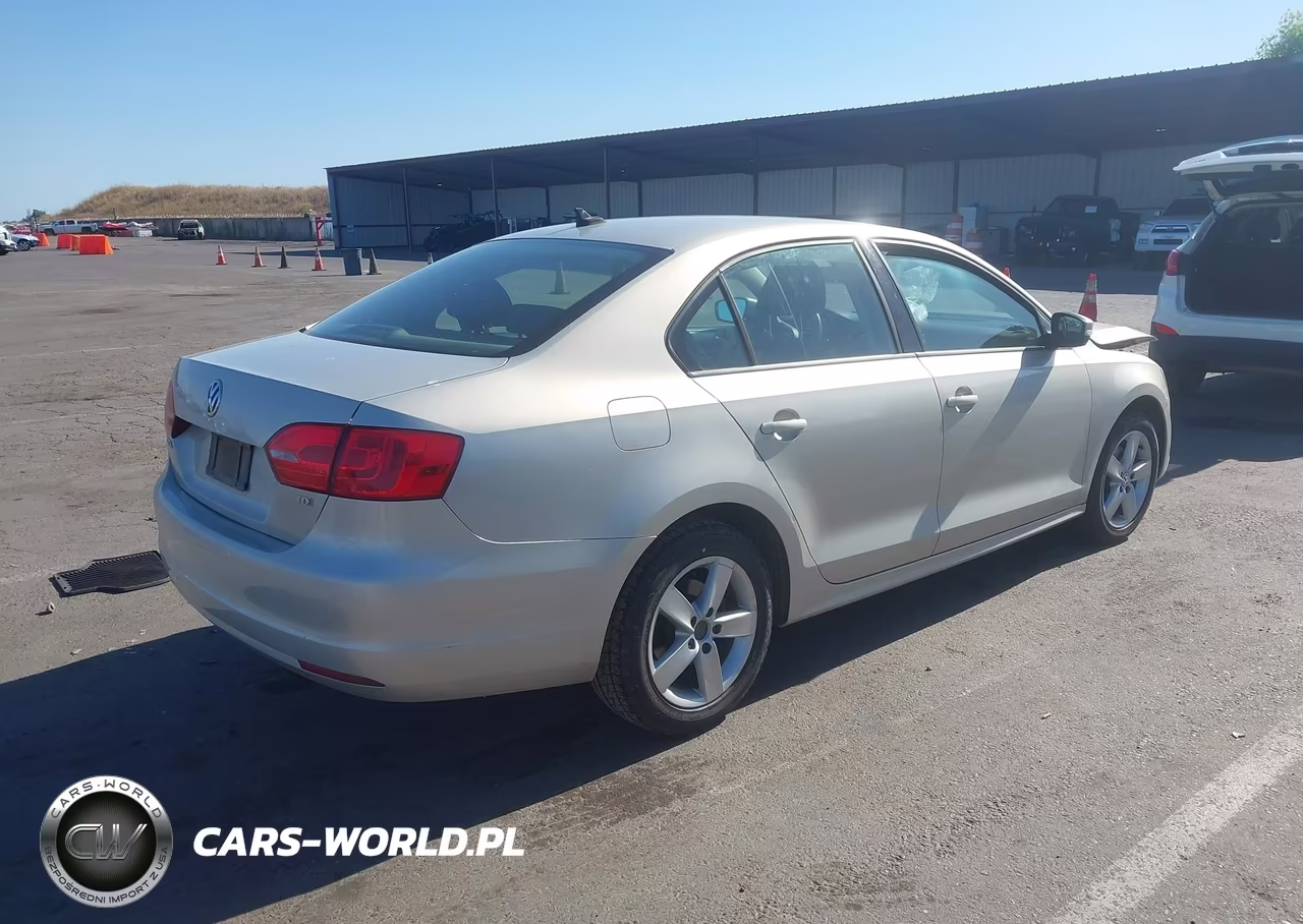 2012 Volkswagen Jetta 2.0L Tdi VIN:3VW3L7AJ6CM017811 - 4