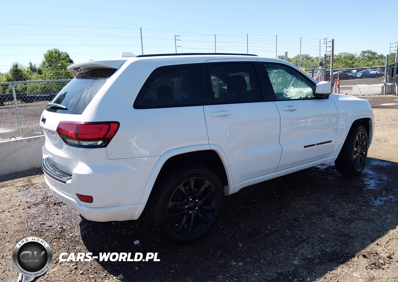 2020 Jeep Grand Cherokee Altitude 4X4 VIN:1C4RJFAG0LC359127 - 4