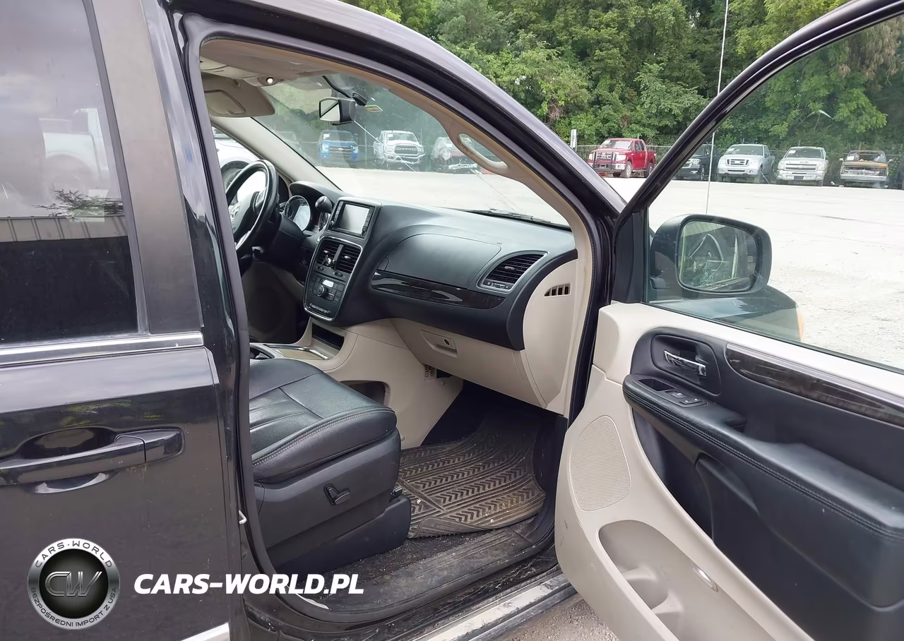 2016 Dodge Grand Caravan Crew VIN:2C4RDGDG1GR176745 - 5