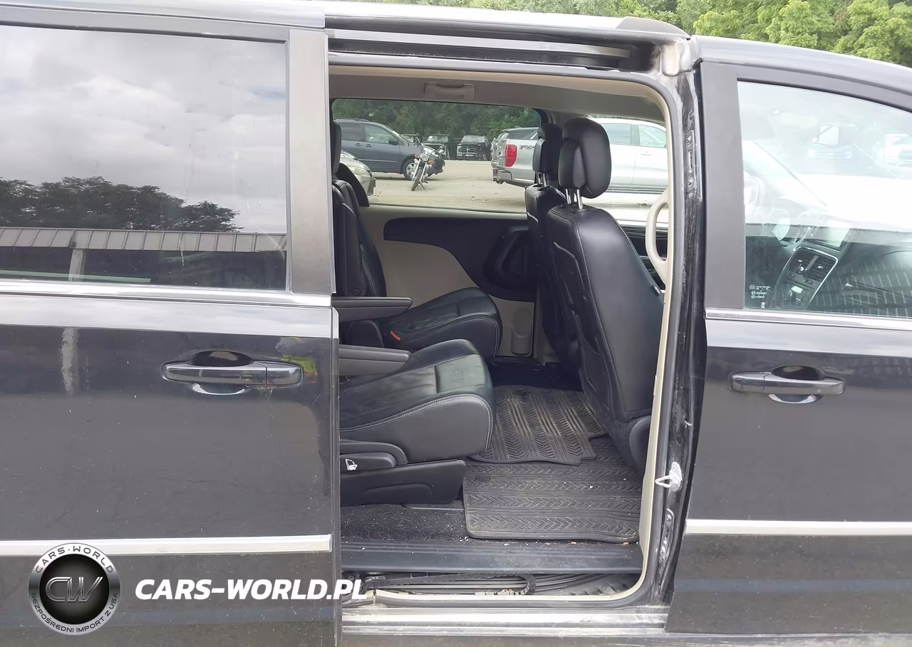2016 Dodge Grand Caravan Crew VIN:2C4RDGDG1GR176745 - 8