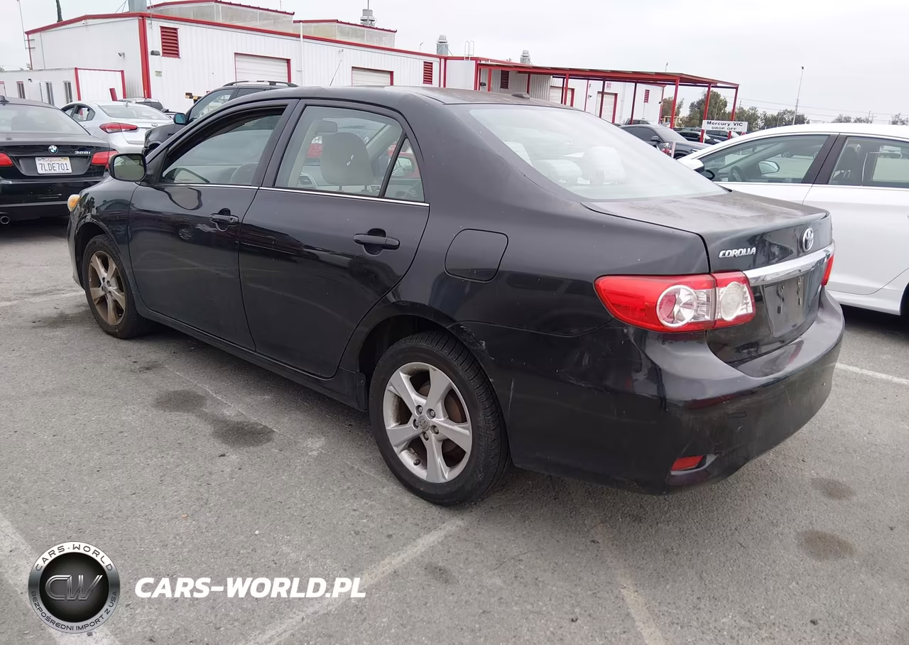 2013 Toyota Corolla Le VIN:5YFBU4EE6DP147847 - 3