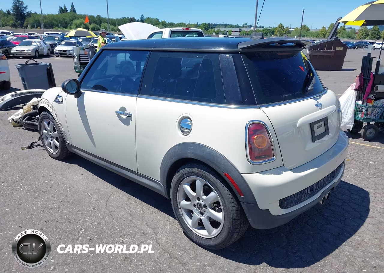 2008 Mini Cooper S VIN:WMWMF73588TV35116 - 3