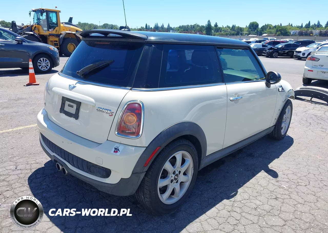 2008 Mini Cooper S VIN:WMWMF73588TV35116 - 4