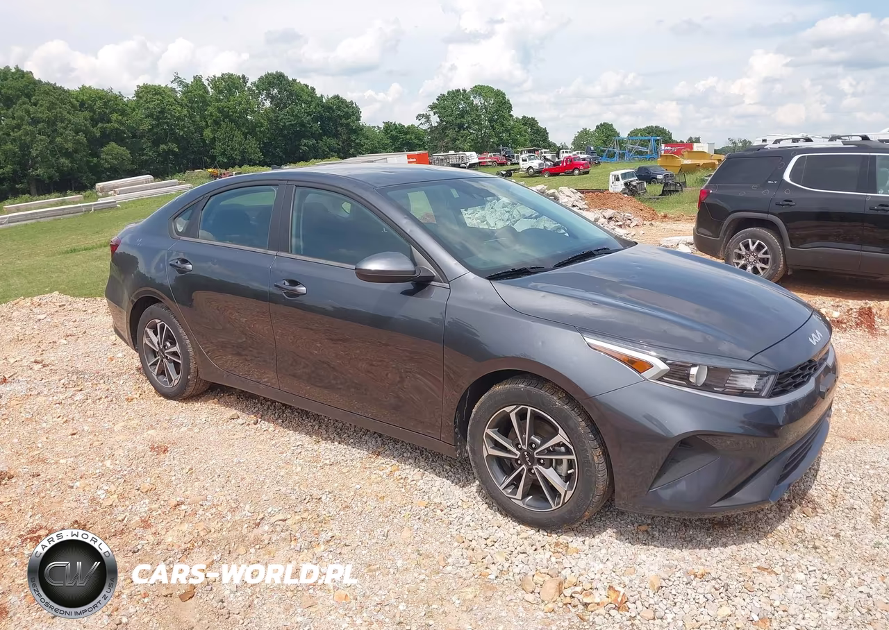 2024 Kia Forte Lxs – zdjęcie 1 z 17