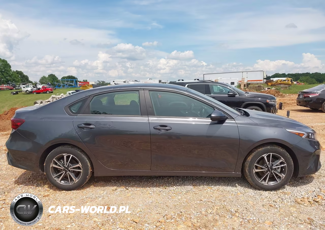 2024 Kia Forte Lxs VIN:3KPF24AD1RE770631 - 13