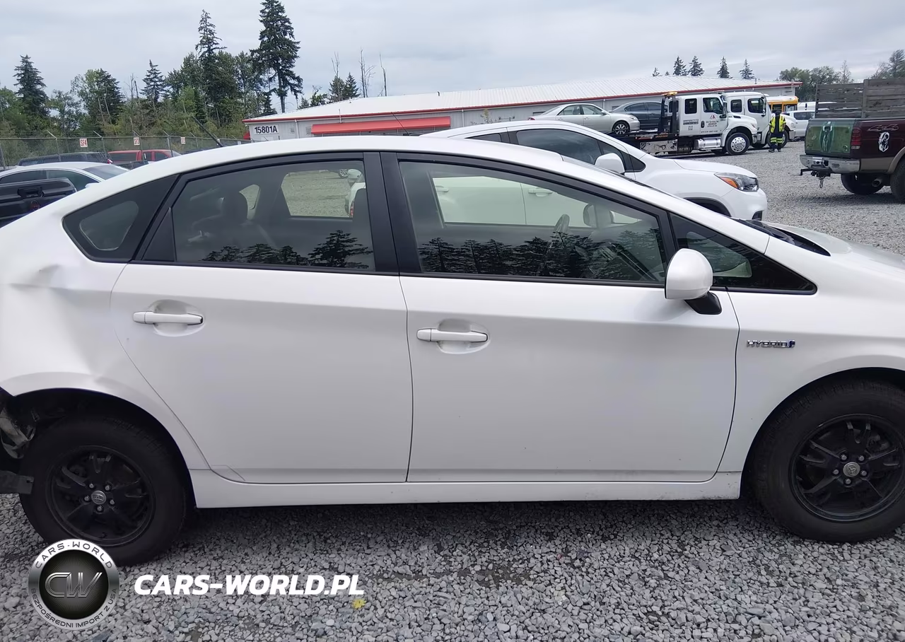 2015 Toyota Prius Two VIN:JTDKN3DU2F0482956 - 13