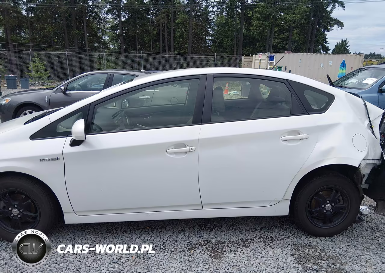 2015 Toyota Prius Two VIN:JTDKN3DU2F0482956 - 14