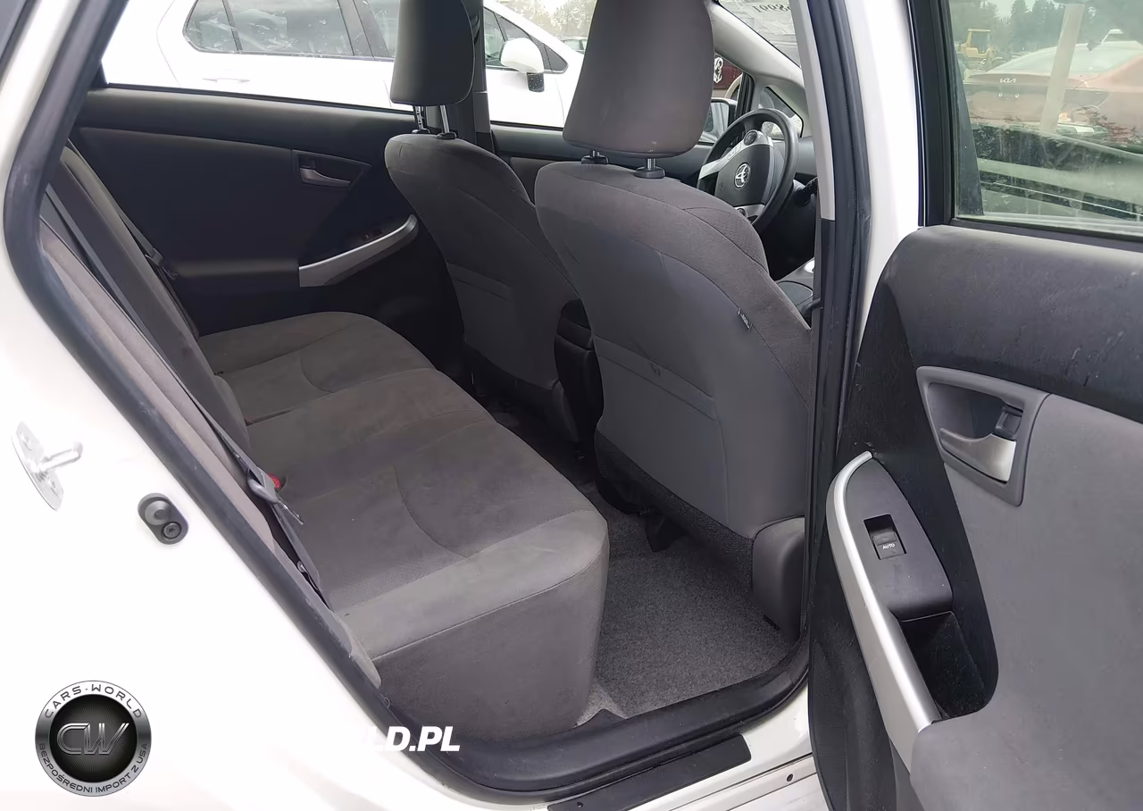 2015 Toyota Prius Two VIN:JTDKN3DU2F0482956 - 18