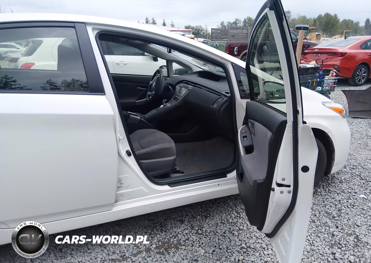 2015 Toyota Prius Two VIN:JTDKN3DU2F0482956 - 5