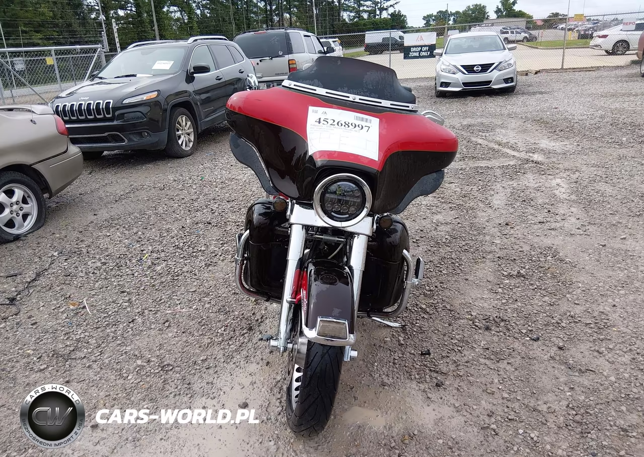 2010 Harley-Davidson Flhtcu VIN:1HD1FC41XAB630071 - 5