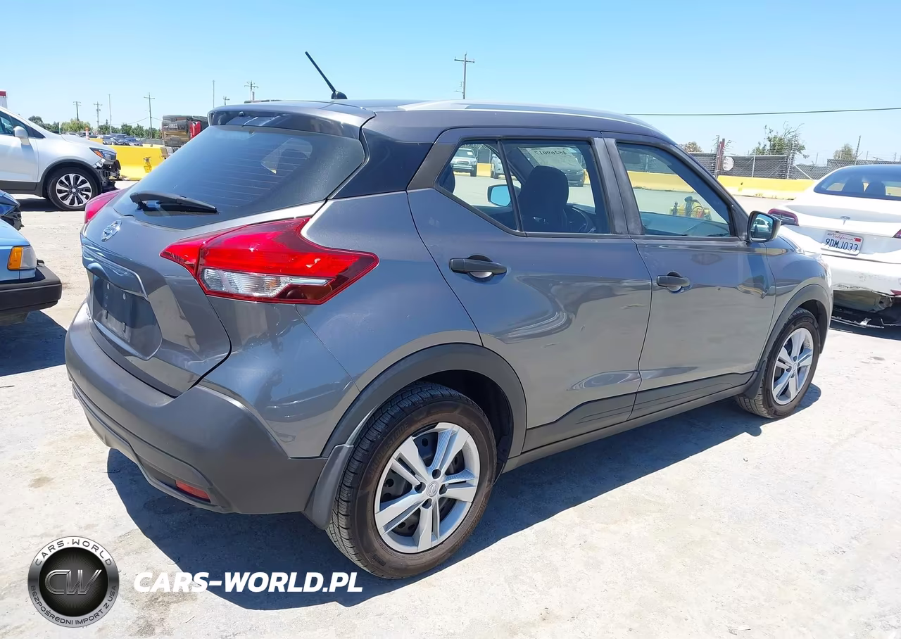 2018 Nissan Kicks S VIN:3N1CP5CU4JL514221 - 4