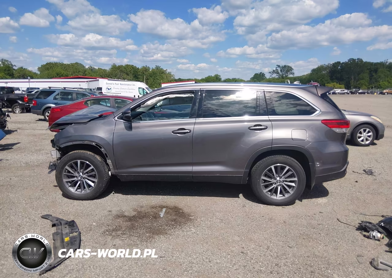 2019 Toyota Highlander Xle VIN:5TDJZRFH3KS597978 - 15