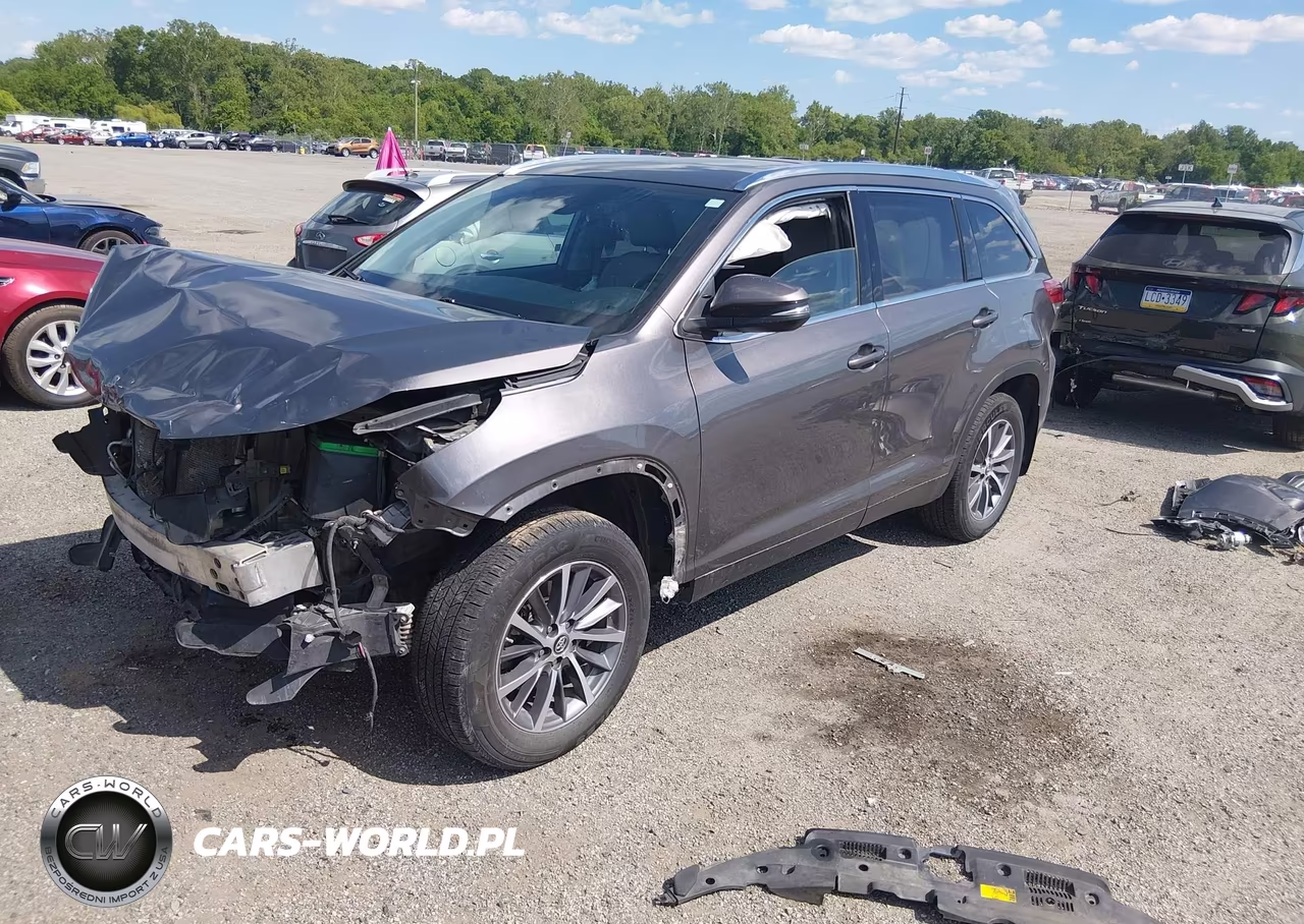 2019 Toyota Highlander Xle VIN:5TDJZRFH3KS597978 - 2