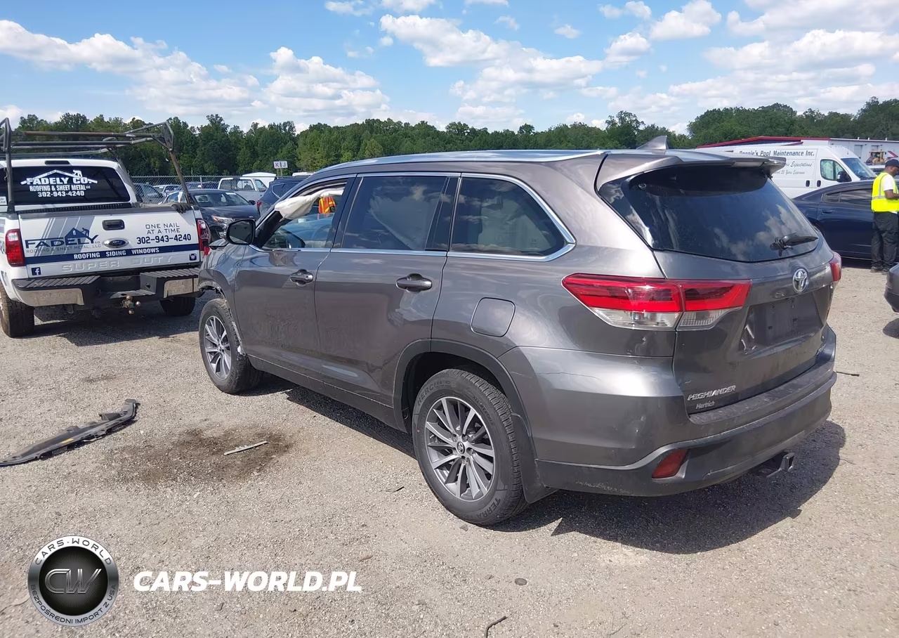 2019 Toyota Highlander Xle VIN:5TDJZRFH3KS597978 - 3