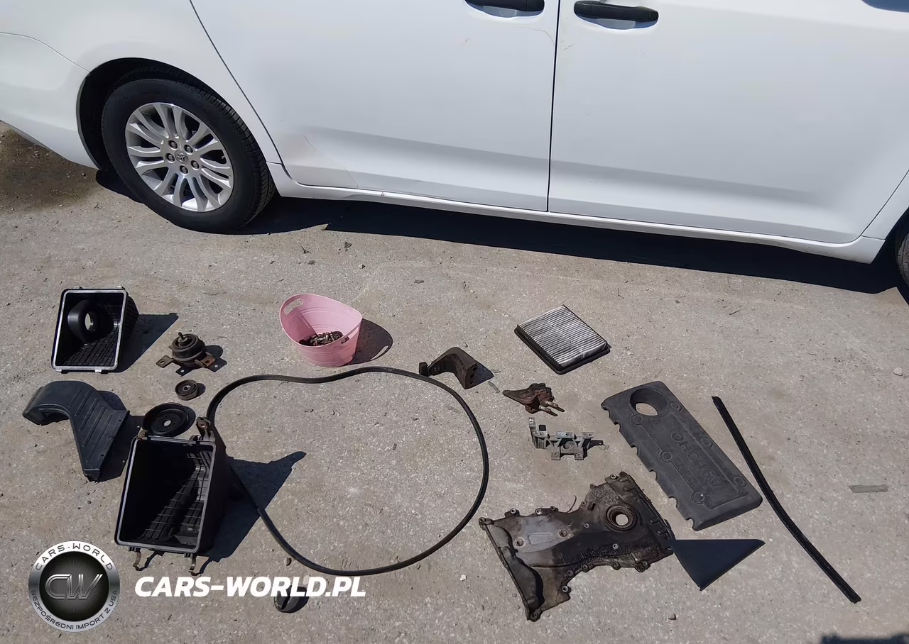 2011 Kia Sorento Lx VIN:5XYKTCA15BG112007 - 12