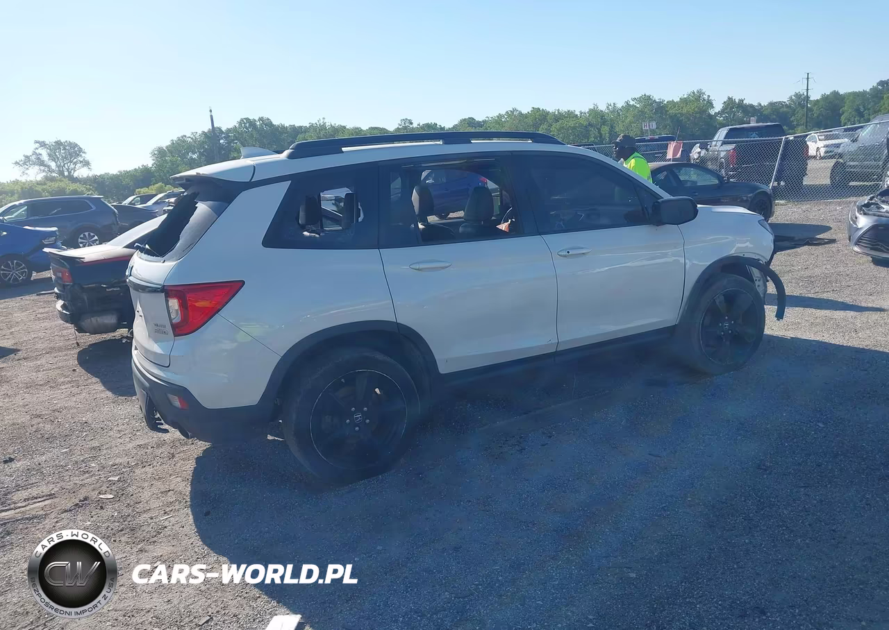 2019 Honda Passport Elite VIN:5FNYF8H03KB005377 - 4