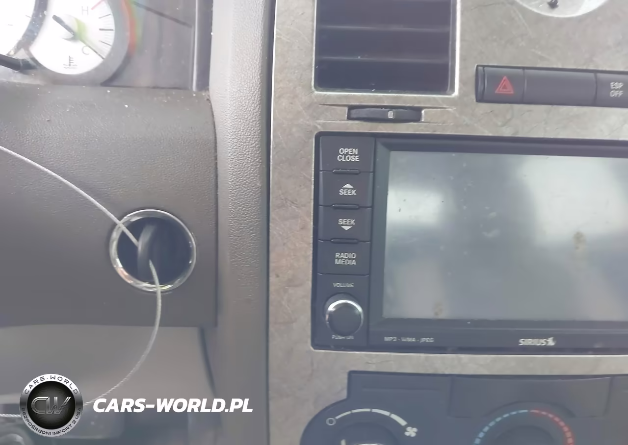 2008 Chrysler 300 Touring VIN:2C3LA53G98H223083 - 10