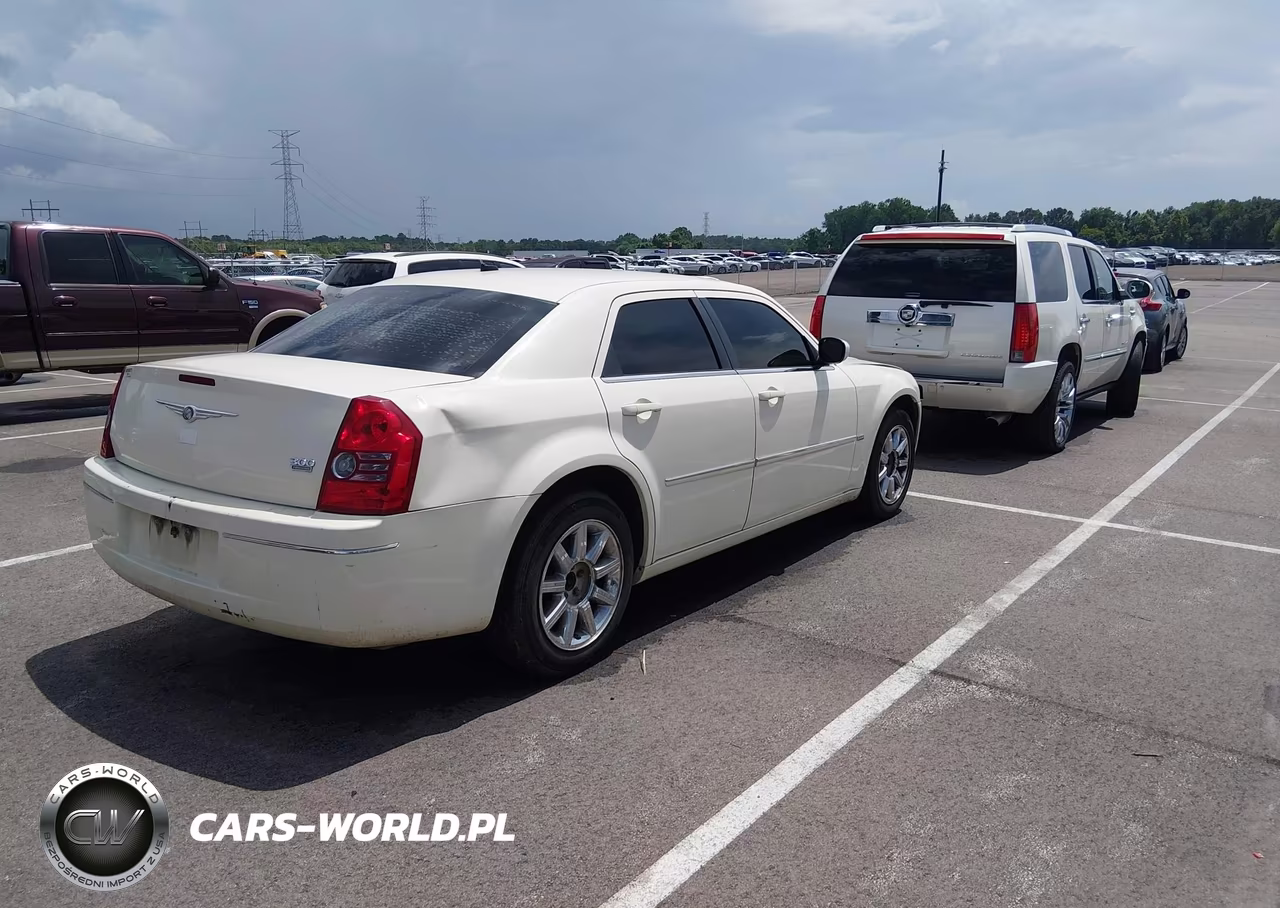 2008 Chrysler 300 Touring VIN:2C3LA53G98H223083 - 4