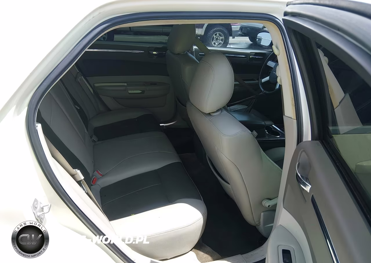 2008 Chrysler 300 Touring VIN:2C3LA53G98H223083 - 8