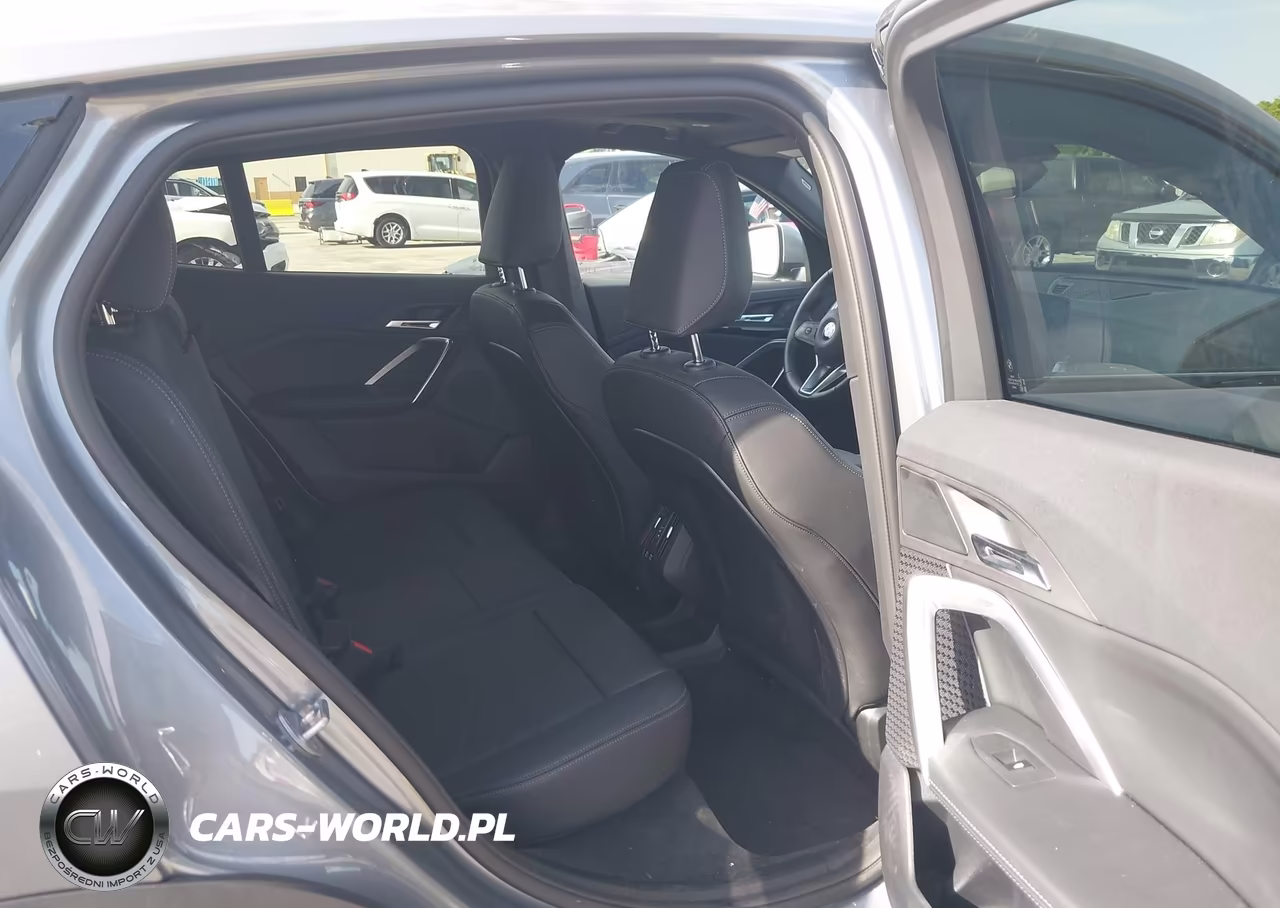 2025 BMW X2 xDrive28I VIN:WBX63GM05S5371863 - 8