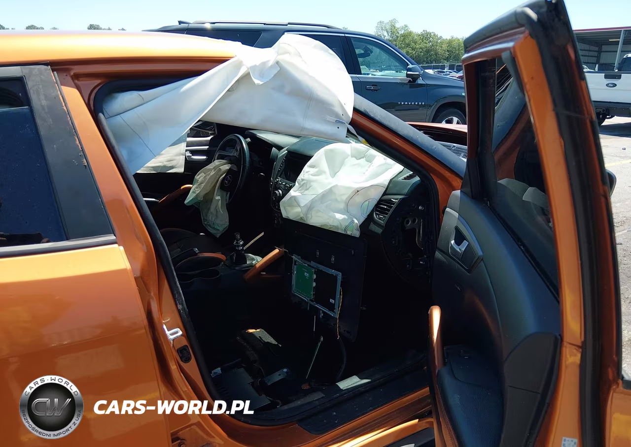 2016 Hyundai Veloster Turbo VIN:KMHTC6AE0GU293138 - 5
