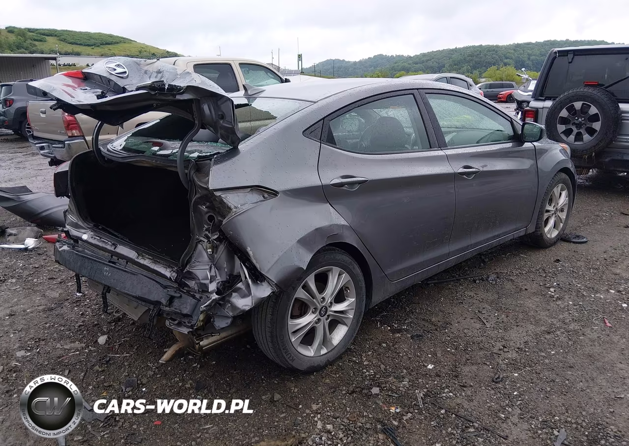 2011 Hyundai Elantra Gls VIN:5NPDH4AE3BH058640 - 4