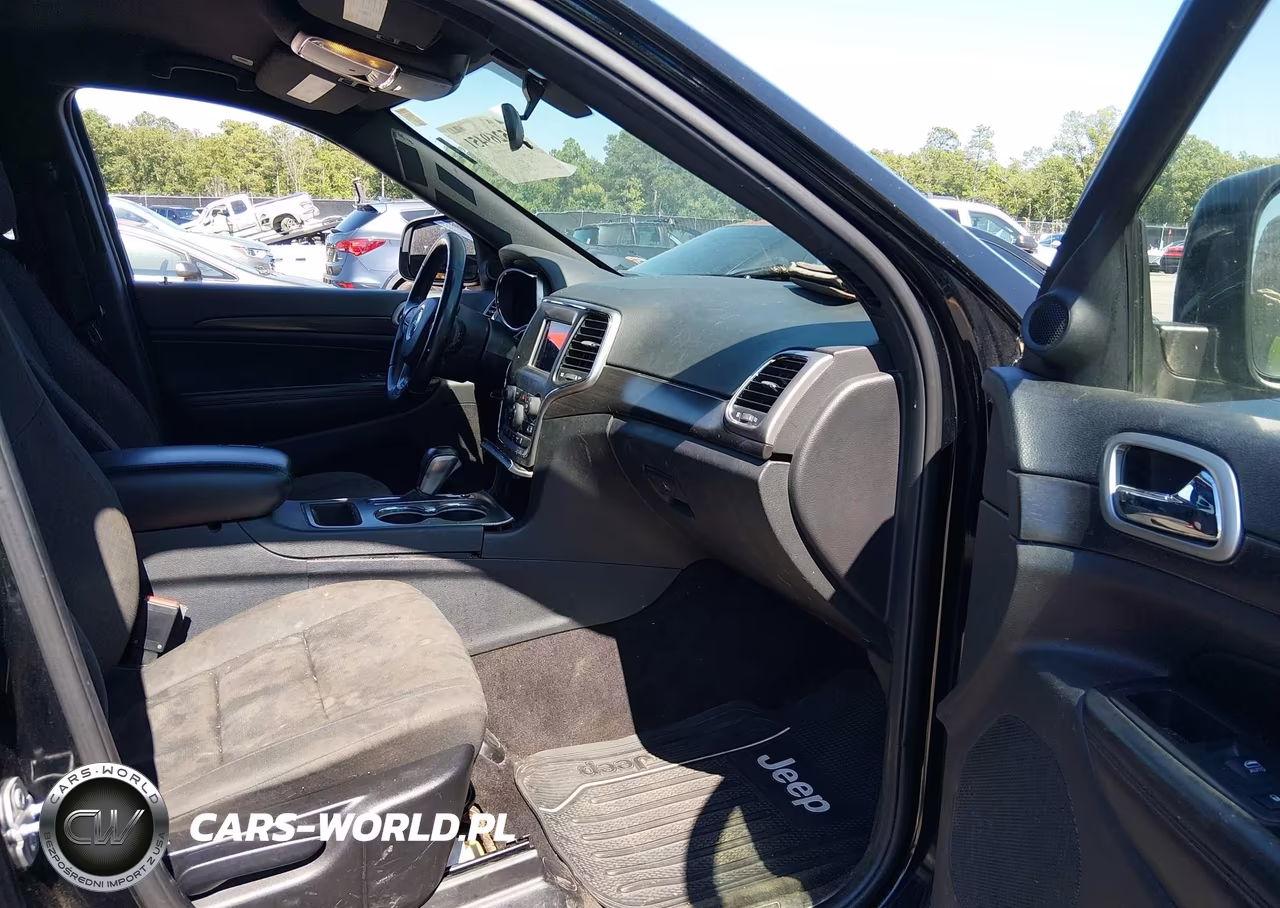 2018 Jeep Grand Cherokee Laredo 4X2 VIN:1C4RJEAG1JC132231 - 5