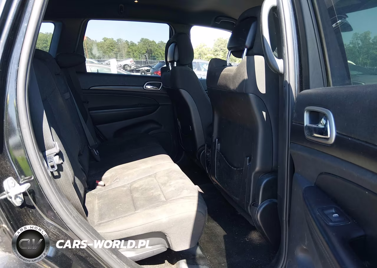2018 Jeep Grand Cherokee Laredo 4X2 VIN:1C4RJEAG1JC132231 - 8
