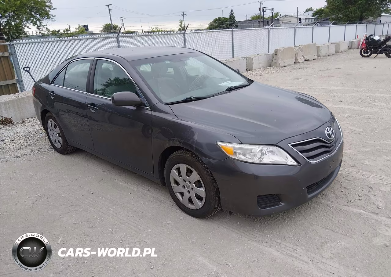2010 Toyota Camry Le – zdjęcie 1 z 11