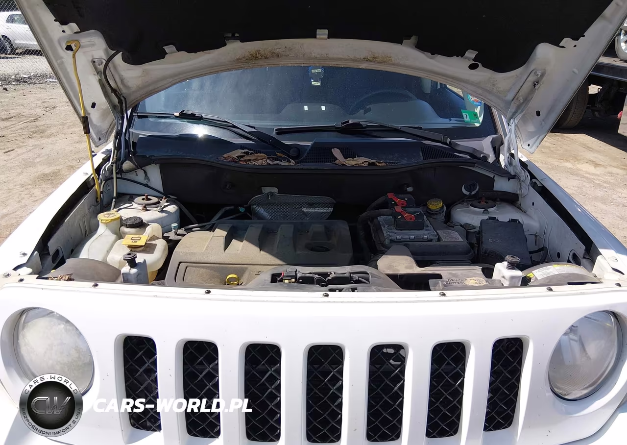 2013 Jeep Patriot Latitude VIN:1C4NJRFB3DD114637 - 10