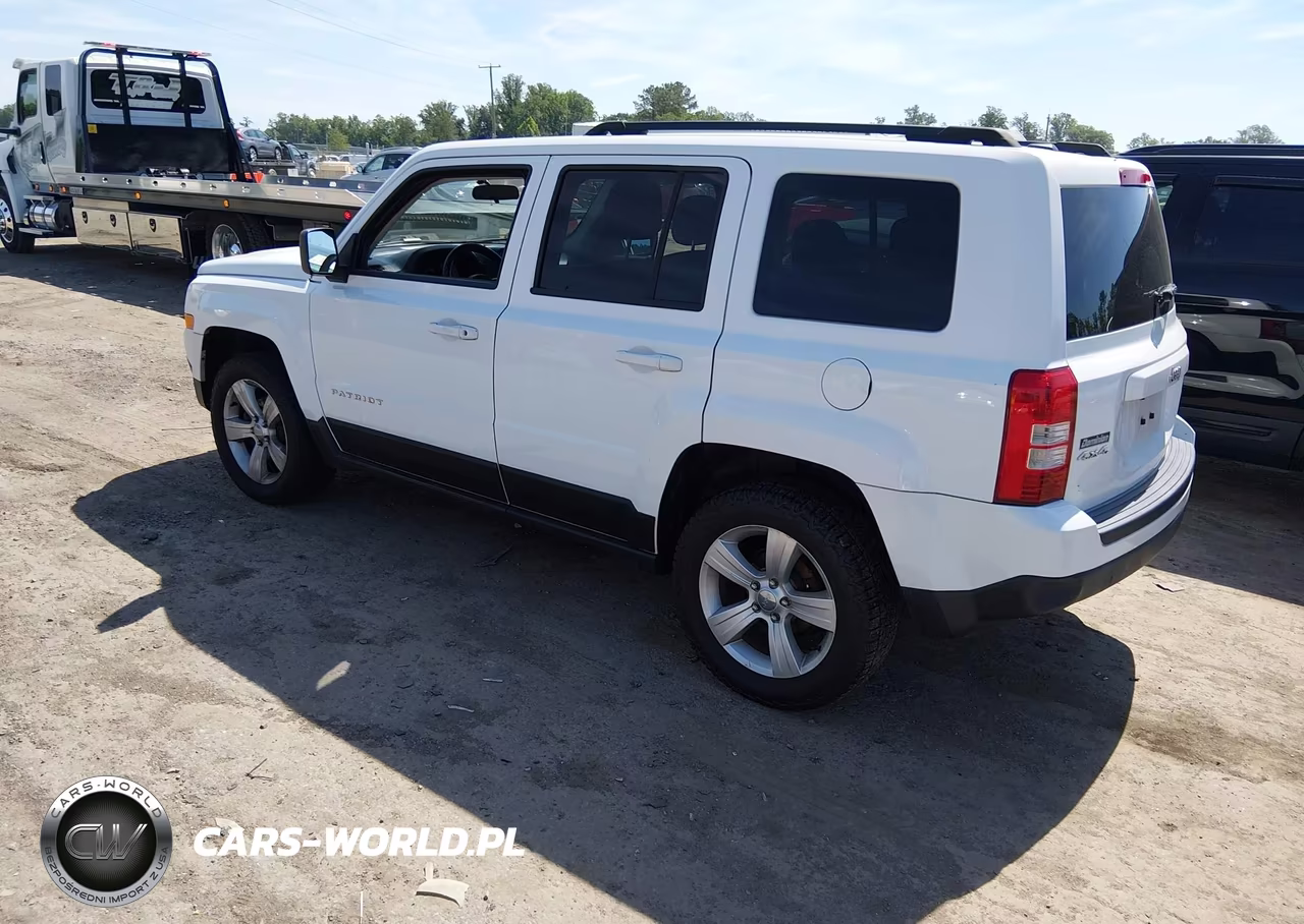 2013 Jeep Patriot Latitude VIN:1C4NJRFB3DD114637 - 3