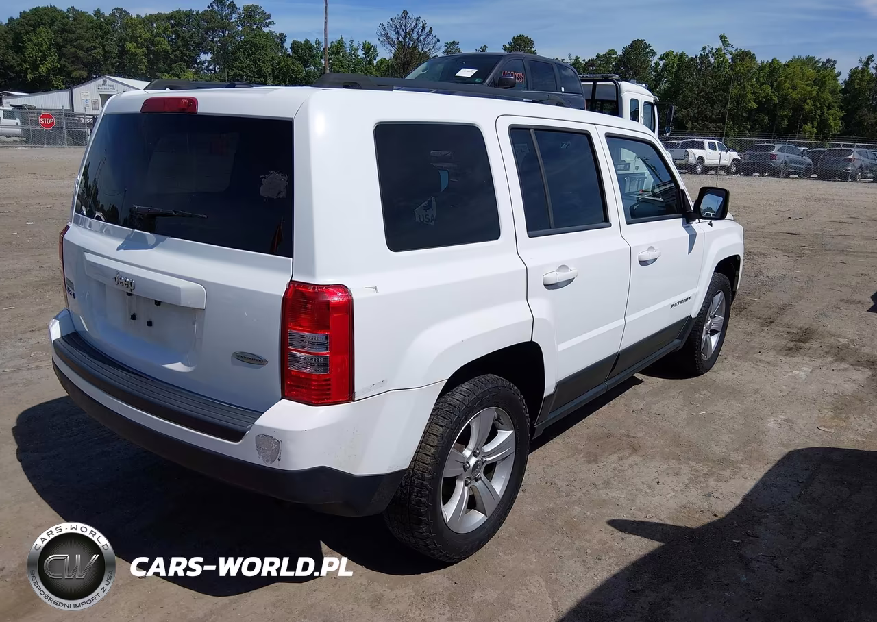 2013 Jeep Patriot Latitude VIN:1C4NJRFB3DD114637 - 4