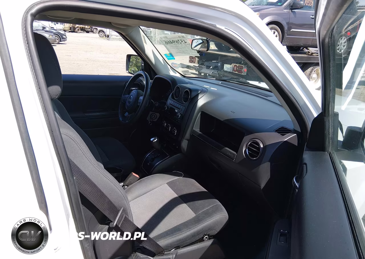 2013 Jeep Patriot Latitude VIN:1C4NJRFB3DD114637 - 5