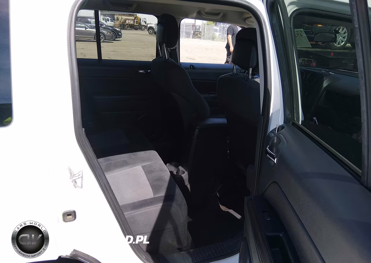 2013 Jeep Patriot Latitude VIN:1C4NJRFB3DD114637 - 8