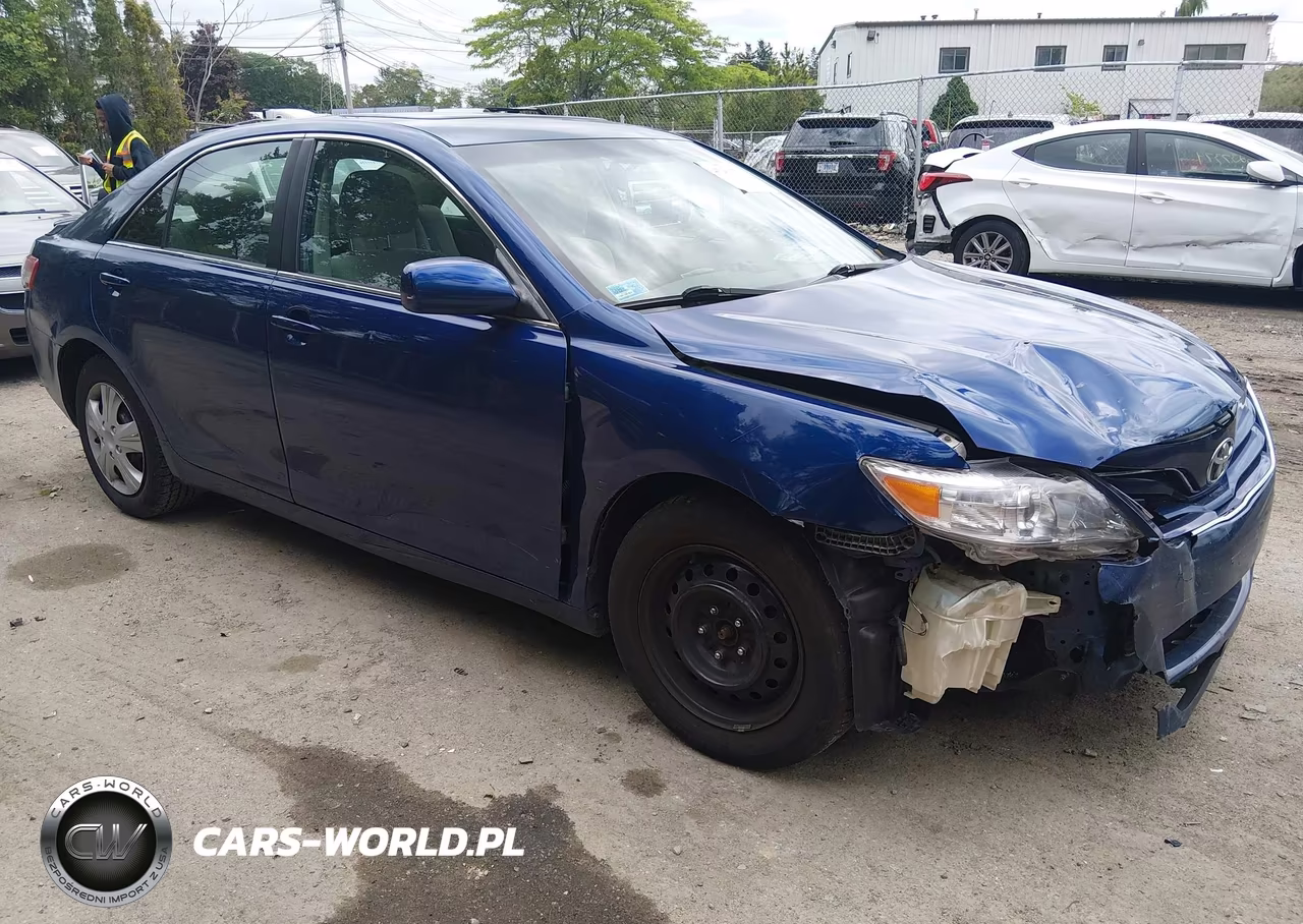 2011 Toyota Camry Le – zdjęcie 1 z 12