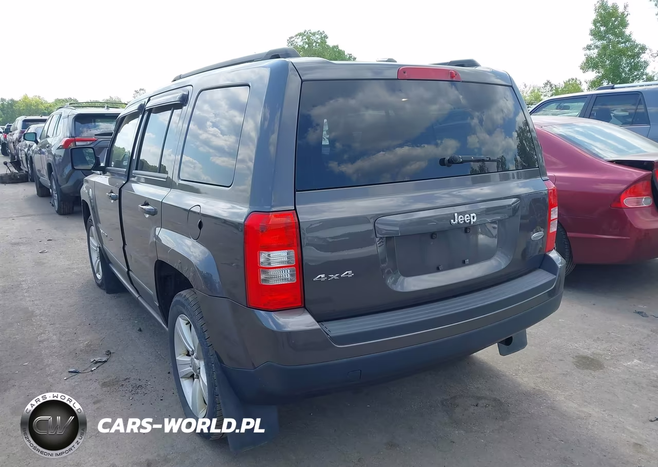 2015 Jeep Patriot Latitude VIN:1C4NJRFB9FD189586 - 3