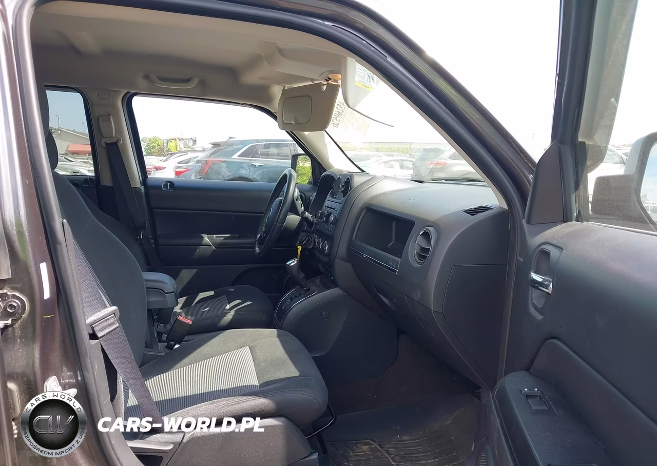 2015 Jeep Patriot Latitude VIN:1C4NJRFB9FD189586 - 5