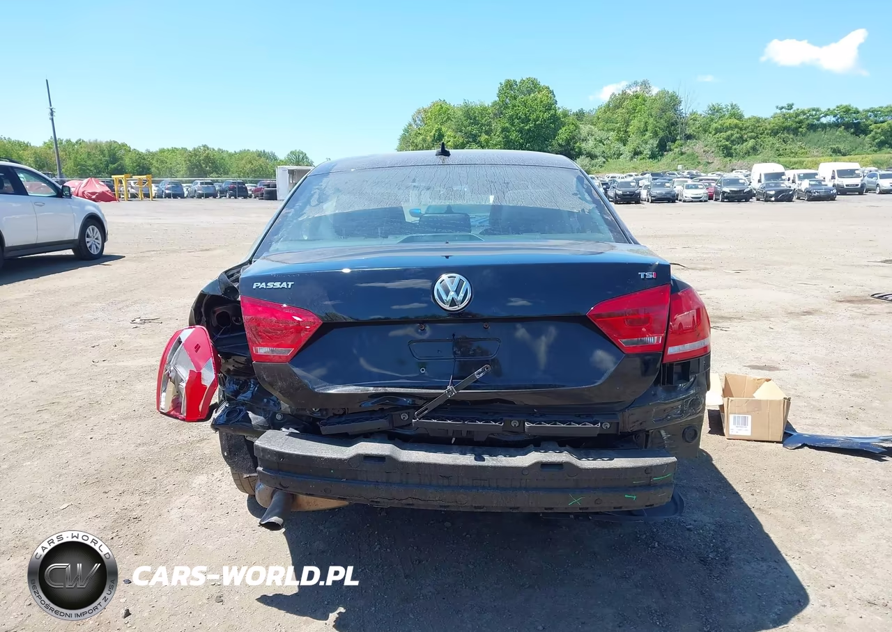 2015 Volkswagen Passat 1.8T Wolfsburg Edition VIN:1VWAT7A32FC019845 - 17