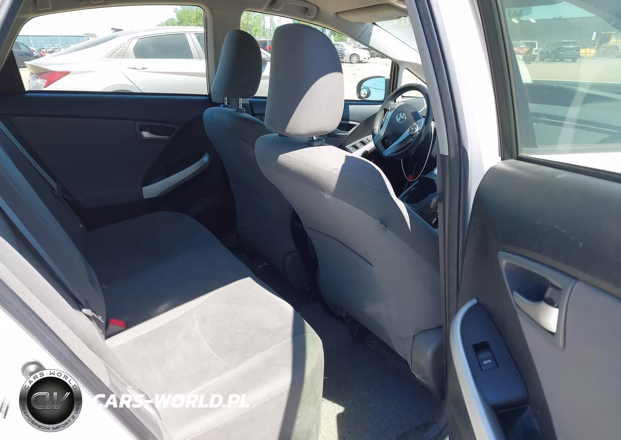 2012 Toyota Prius Three VIN:JTDKN3DU2C5464939 - 8
