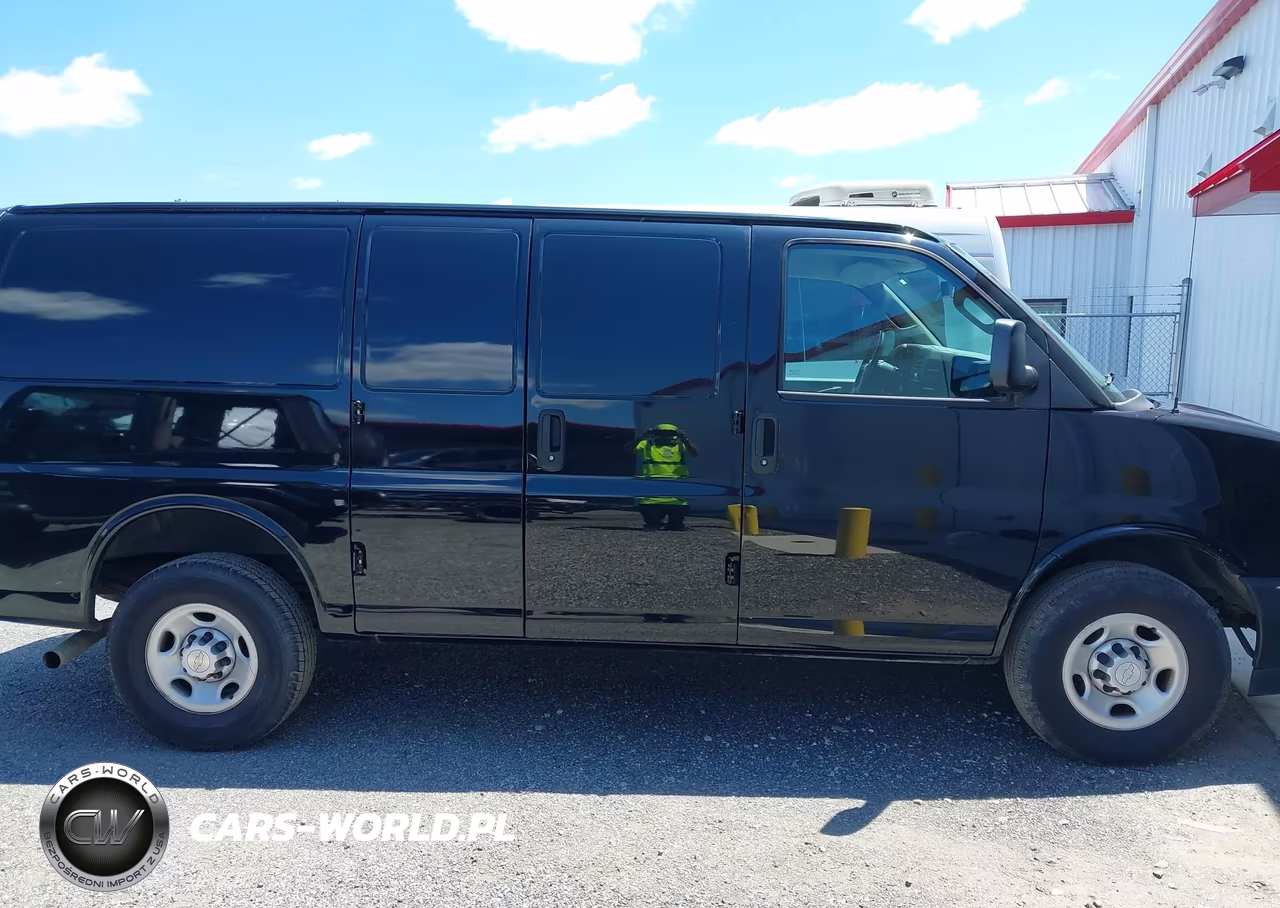 2018 Chevrolet Express 2500 Work Van VIN:1GCWGAFG1J1277168 - 18